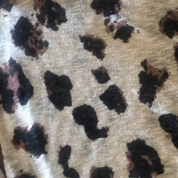 Cheetah Print thin sweater - Picture 2 of 3